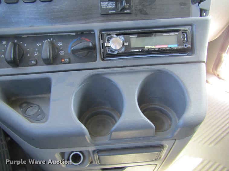 image for item DE6668 2006 Freightliner Columbia semi truck