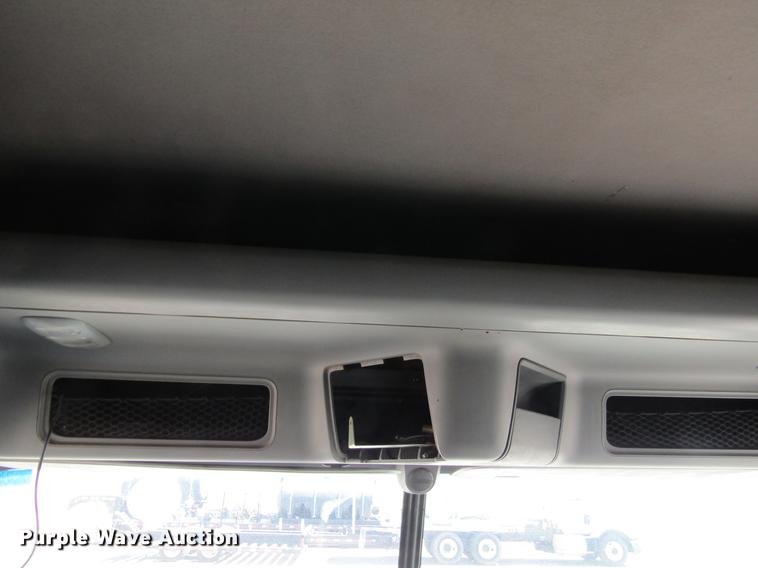 image for item DE6668 2006 Freightliner Columbia semi truck