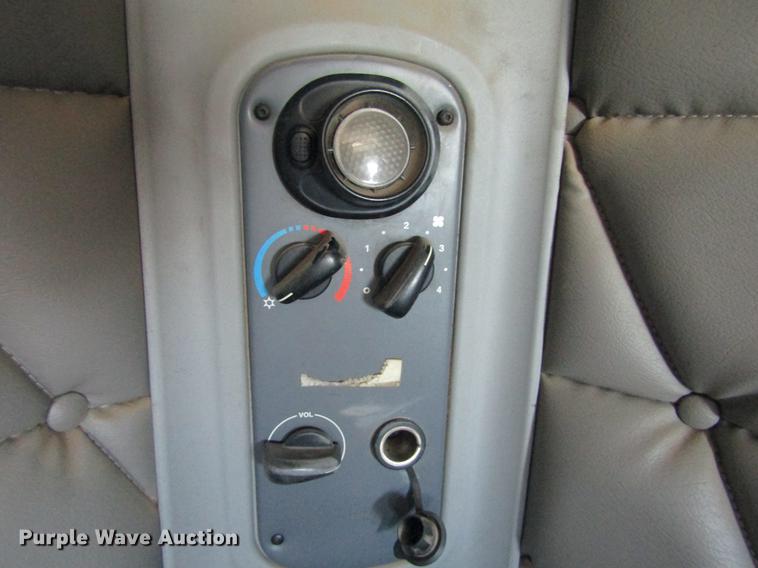 image for item DE6668 2006 Freightliner Columbia semi truck