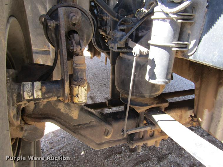 image for item DE6668 2006 Freightliner Columbia semi truck