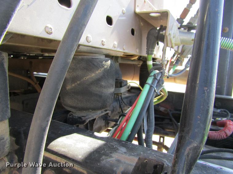 image for item DE6668 2006 Freightliner Columbia semi truck