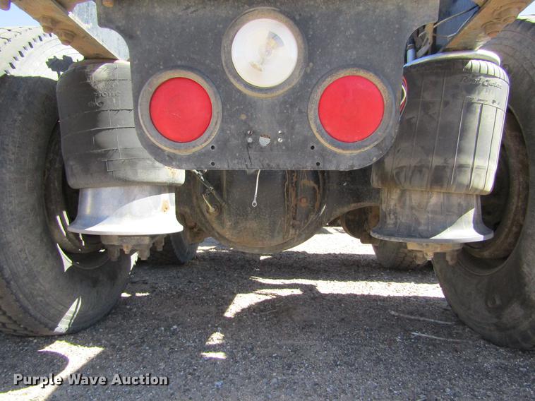 image for item DE6668 2006 Freightliner Columbia semi truck