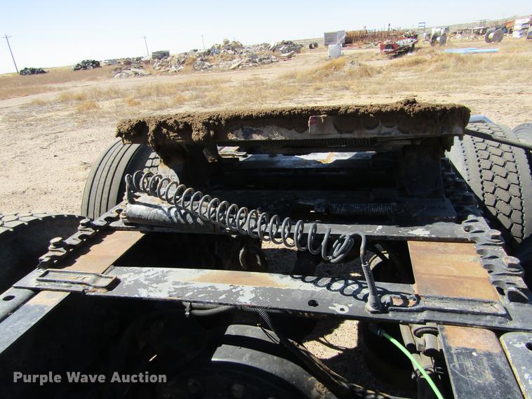 image for item DE6668 2006 Freightliner Columbia semi truck