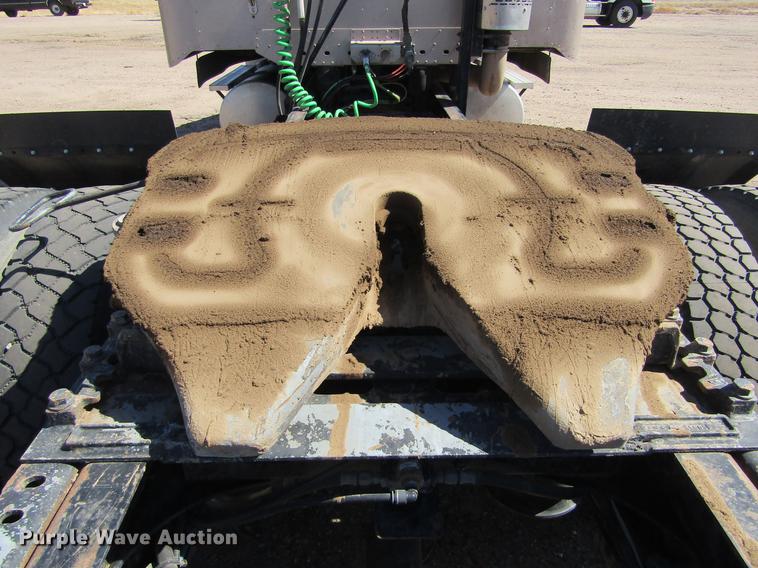 image for item DE6668 2006 Freightliner Columbia semi truck