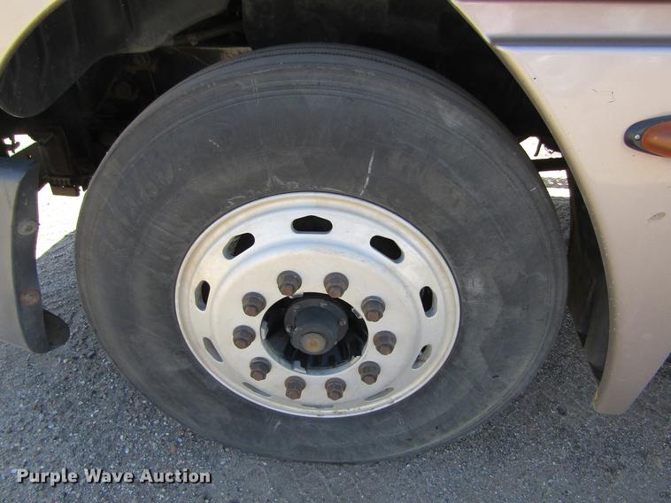 image for item DE6668 2006 Freightliner Columbia semi truck