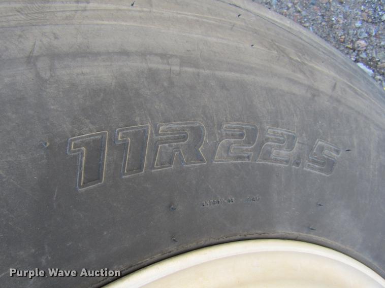 image for item DE6668 2006 Freightliner Columbia semi truck