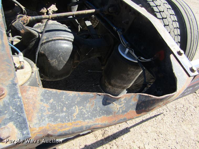 image for item DE6668 2006 Freightliner Columbia semi truck