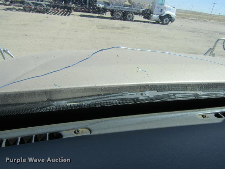 image for item DE6668 2006 Freightliner Columbia semi truck