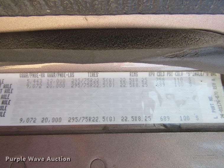 image for item DE6668 2006 Freightliner Columbia semi truck