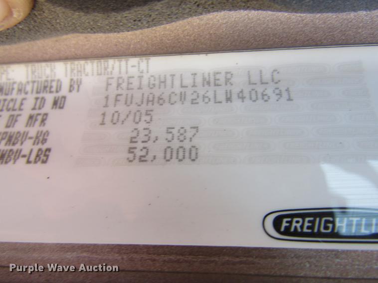 image for item DE6668 2006 Freightliner Columbia semi truck