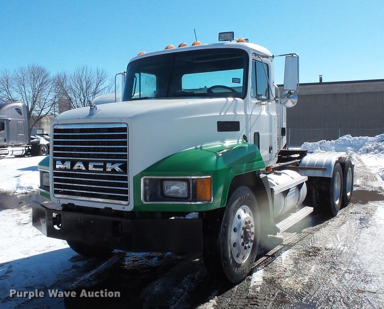 image for item DV9595 1993 Mack CH613 semi truck