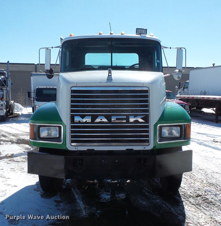 image for item DV9595 1993 Mack CH613 semi truck