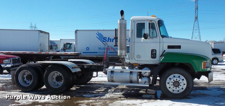 image for item DV9595 1993 Mack CH613 semi truck