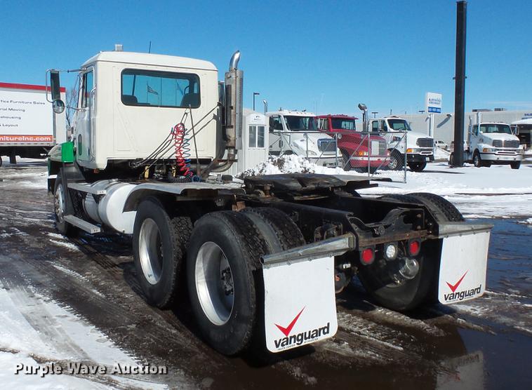 image for item DV9595 1993 Mack CH613 semi truck