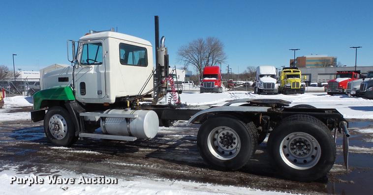 image for item DV9595 1993 Mack CH613 semi truck