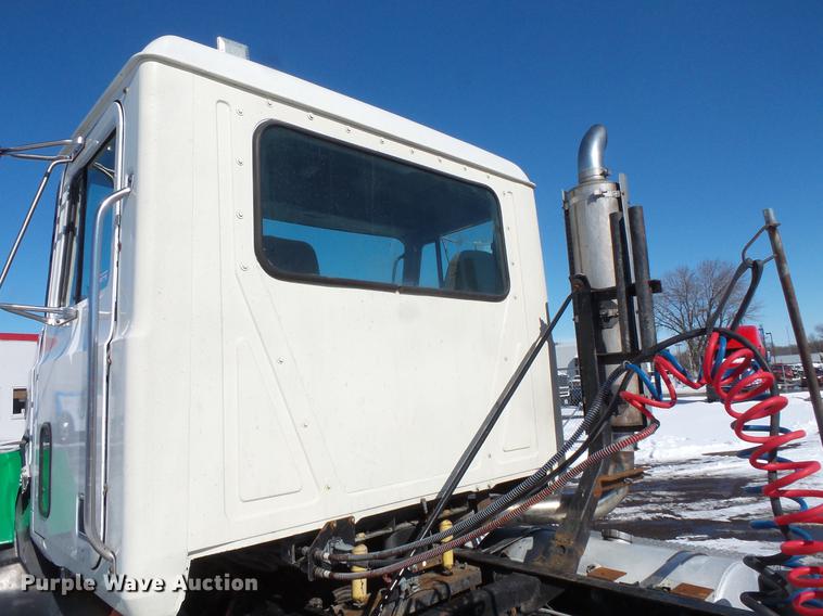 image for item DV9595 1993 Mack CH613 semi truck