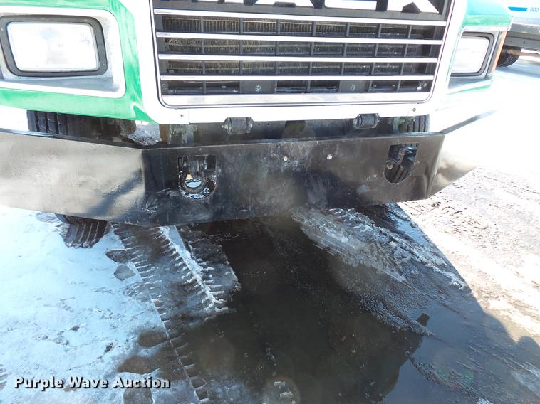 image for item DV9595 1993 Mack CH613 semi truck