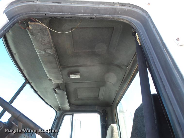 image for item DV9595 1993 Mack CH613 semi truck