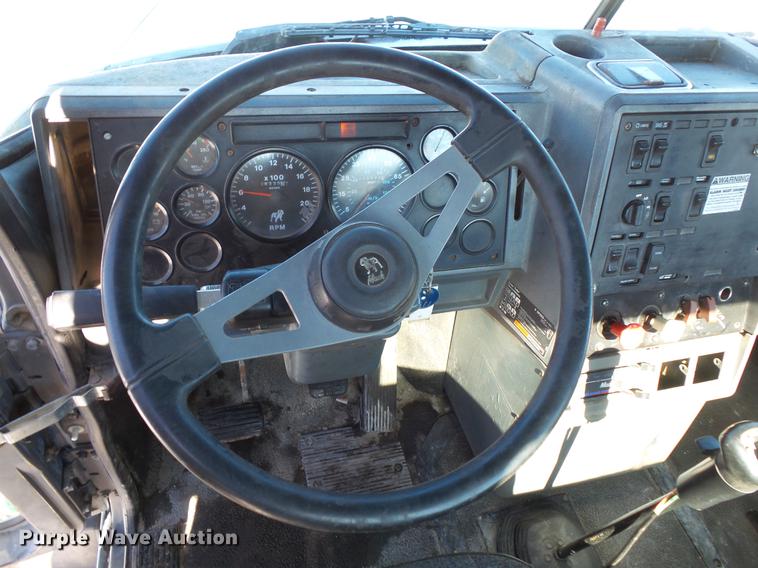 image for item DV9595 1993 Mack CH613 semi truck