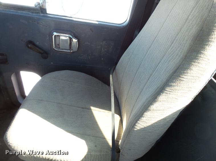 image for item DV9595 1993 Mack CH613 semi truck