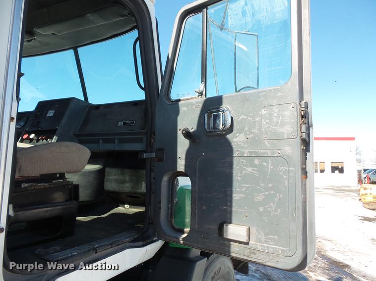 image for item DV9595 1993 Mack CH613 semi truck