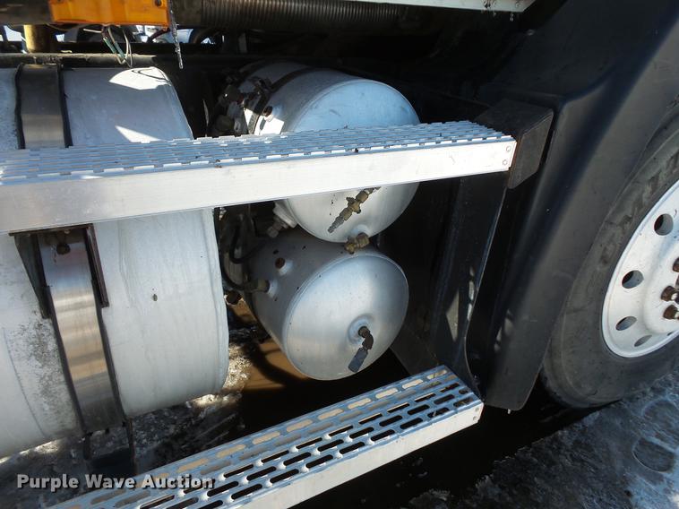 image for item DV9595 1993 Mack CH613 semi truck