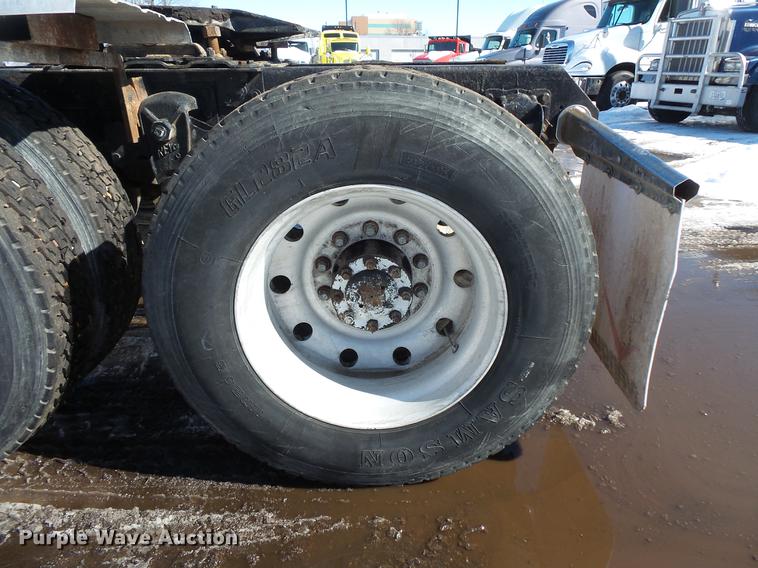 image for item DV9595 1993 Mack CH613 semi truck