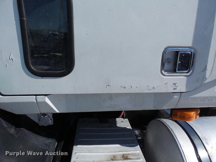 image for item DV9595 1993 Mack CH613 semi truck