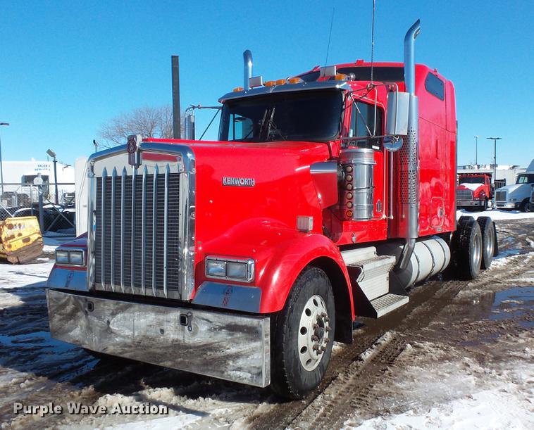 image for item DV9596 2005 Kenworth W900 semi truck