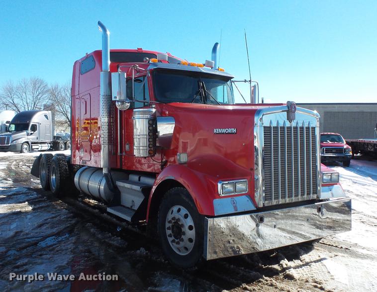 image for item DV9596 2005 Kenworth W900 semi truck