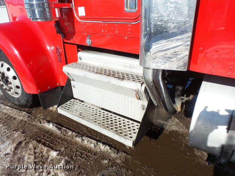 image for item DV9596 2005 Kenworth W900 semi truck