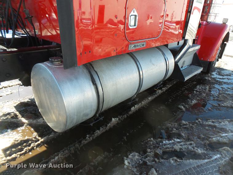 image for item DV9596 2005 Kenworth W900 semi truck