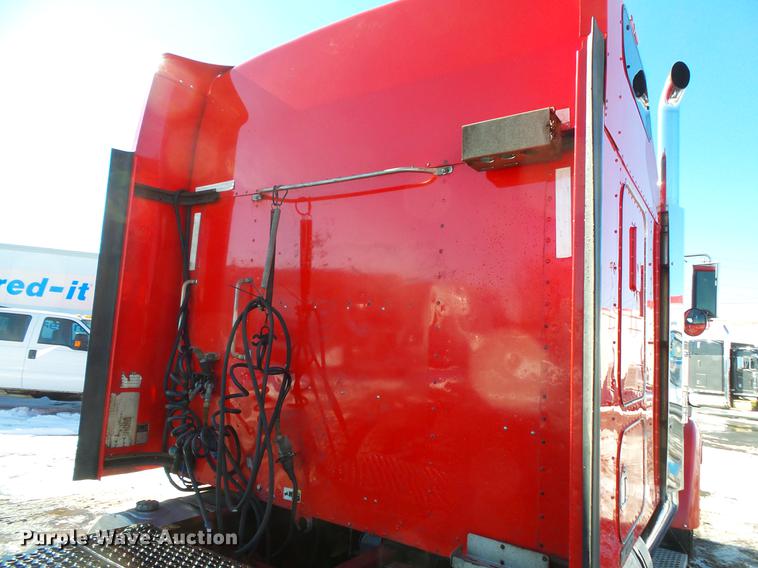 image for item DV9596 2005 Kenworth W900 semi truck