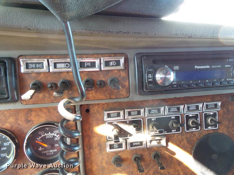 image for item DV9596 2005 Kenworth W900 semi truck