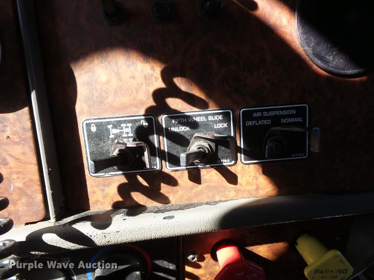 image for item DV9596 2005 Kenworth W900 semi truck