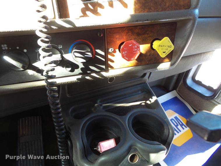 image for item DV9596 2005 Kenworth W900 semi truck