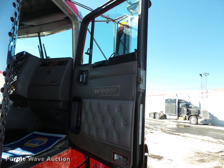image for item DV9596 2005 Kenworth W900 semi truck