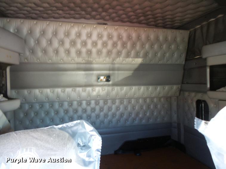 image for item DV9596 2005 Kenworth W900 semi truck