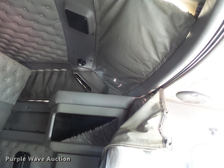 image for item DV9596 2005 Kenworth W900 semi truck