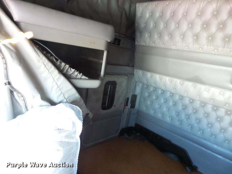 image for item DV9596 2005 Kenworth W900 semi truck