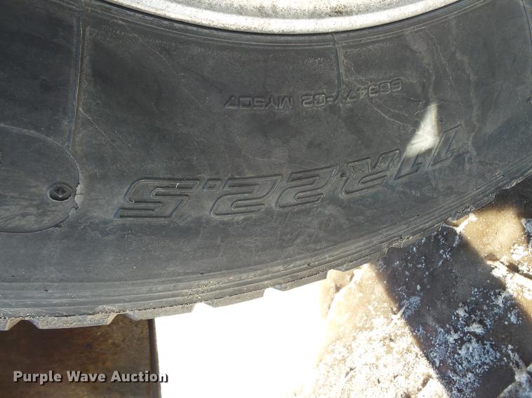 image for item DV9596 2005 Kenworth W900 semi truck