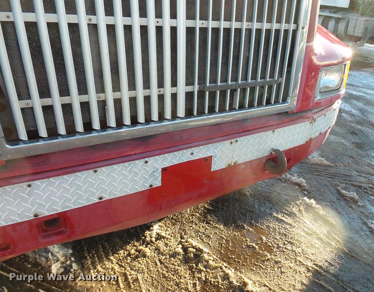 image for item DV9599 1993 International 9400 semi truck