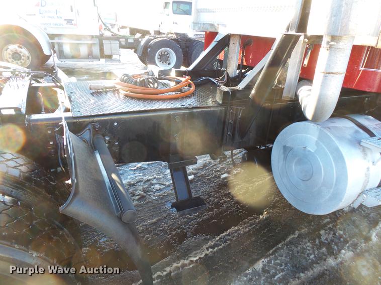 image for item DV9599 1993 International 9400 semi truck