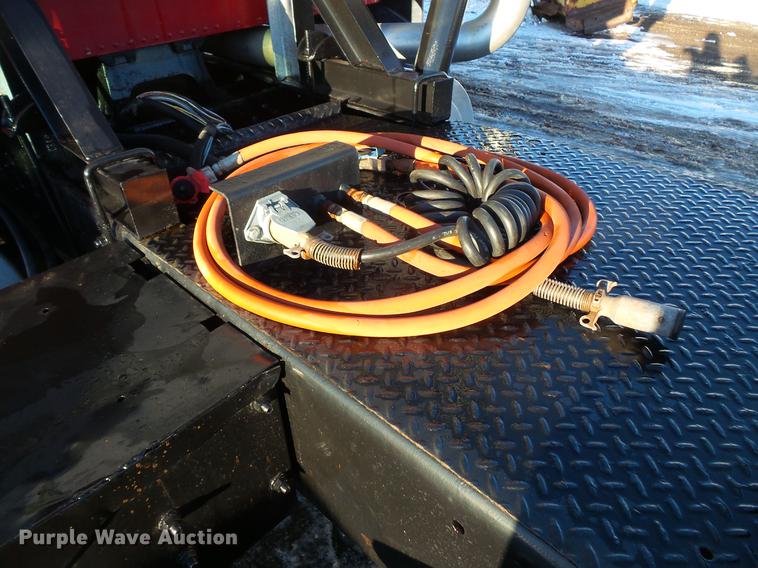 image for item DV9599 1993 International 9400 semi truck