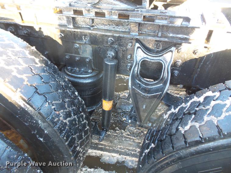 image for item DV9599 1993 International 9400 semi truck