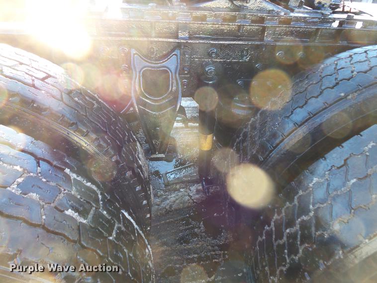 image for item DV9599 1993 International 9400 semi truck