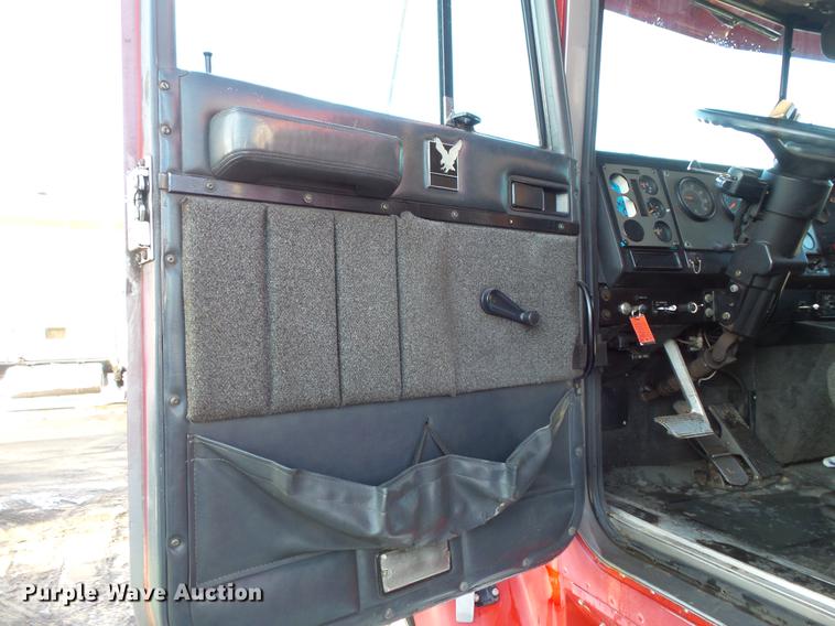 image for item DV9599 1993 International 9400 semi truck