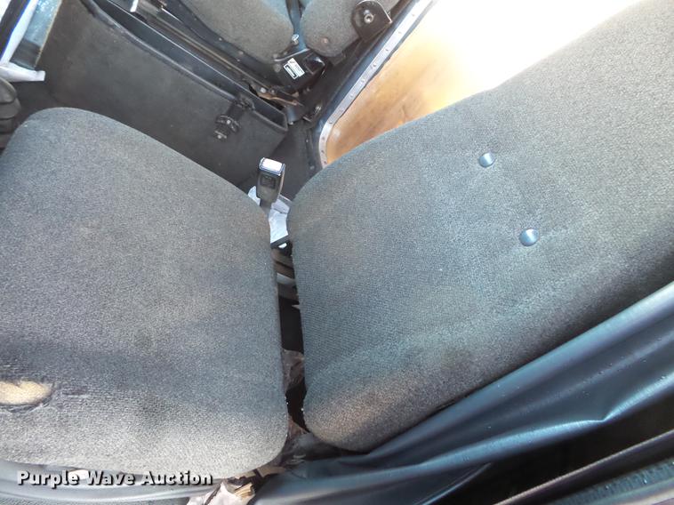 image for item DV9599 1993 International 9400 semi truck