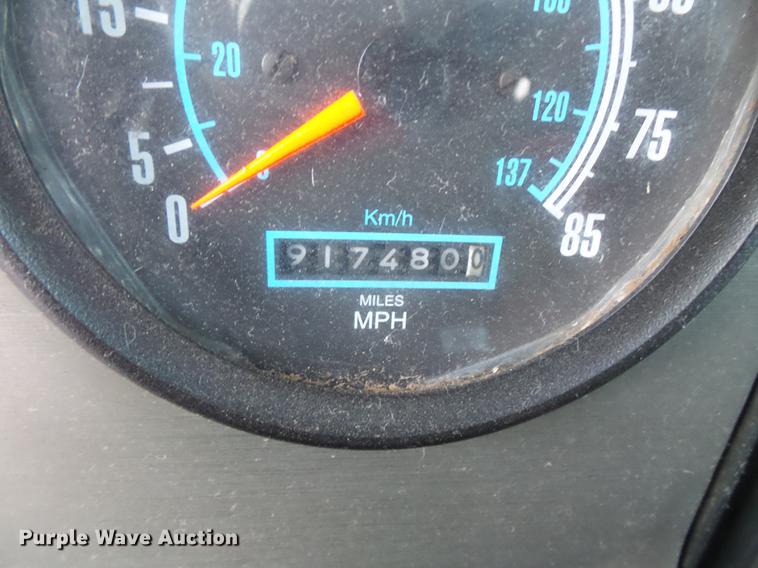 image for item DV9599 1993 International 9400 semi truck