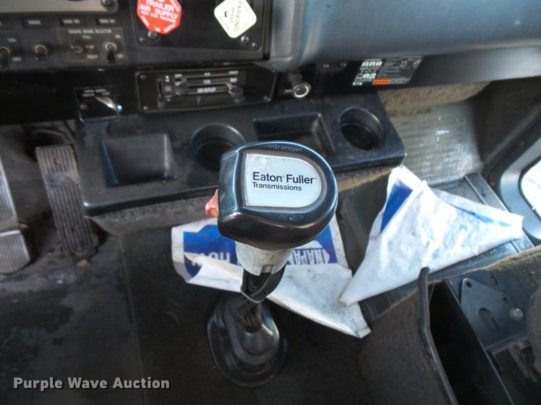 image for item DV9599 1993 International 9400 semi truck